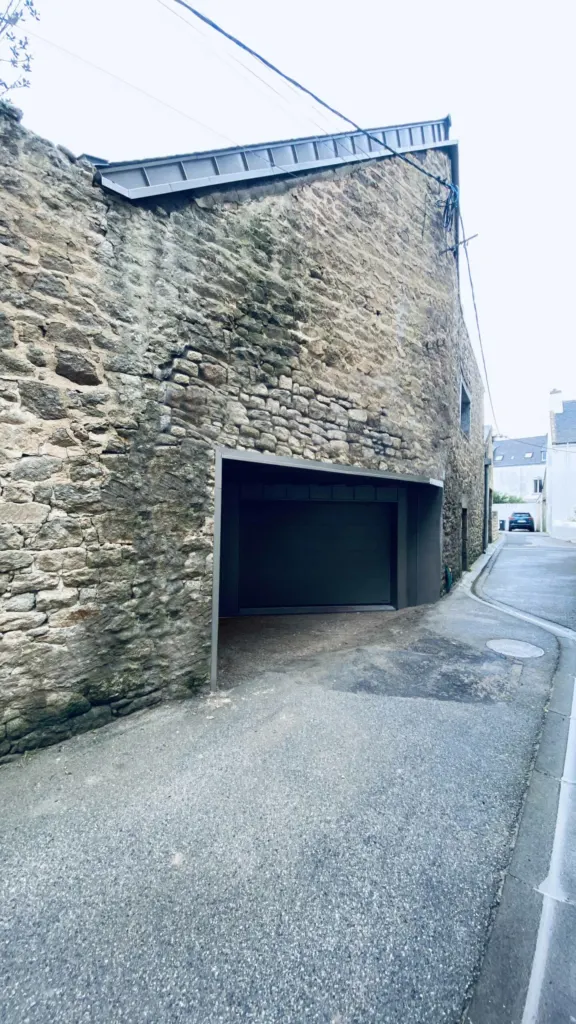 Réhabilitation d'un hangar en habitation à Étel, vue 3