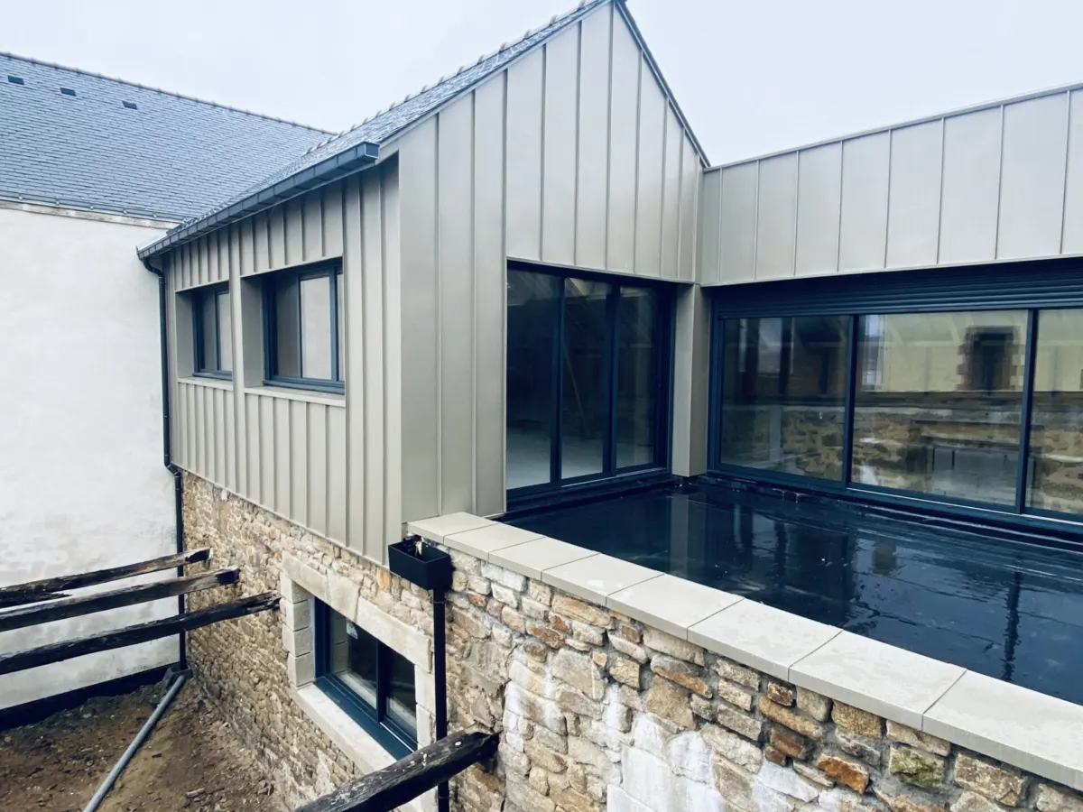 Réhabilitation d'un hangar en habitation à Étel, vue 7